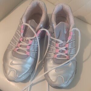 Nike SHOX Silver / Pink Athletic Sneakers Good Condition Size 9.5
